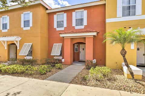 Kissimmee Vacation Rental | 3BR | 2.5BA | Stairs Required | 1,295 Sq Ft