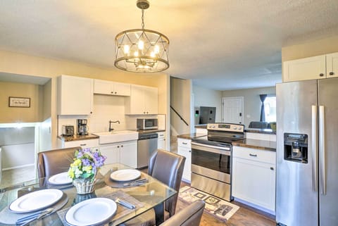 Fully Equipped Kitchen | Dishware & Flatware