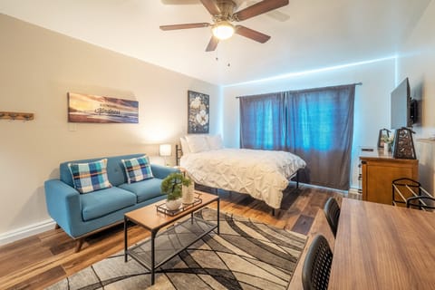 Bedroom / Living room