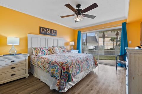 Relax in style in the roomy master suite with king bed, full closet, private bath & patio access. Enjoy the Smart TV after a long day. 🛌📺