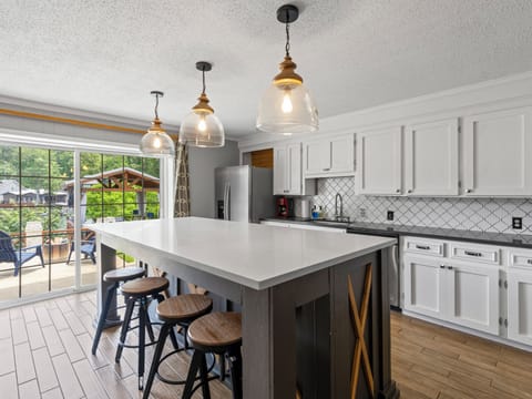 KItchen with large eat in island