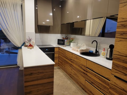 Fully equipped large kitchen