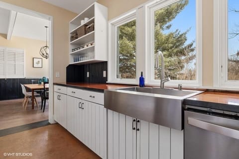 Even doing the dishes is a pleasure with a view like this.