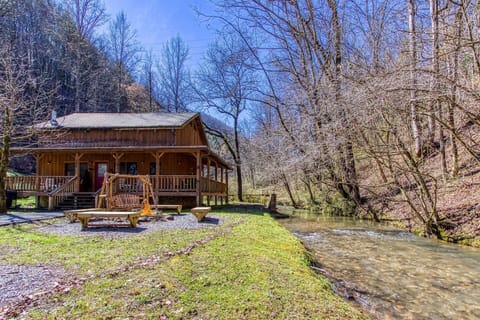 A True Mountain Tennessee Experience by the Creek