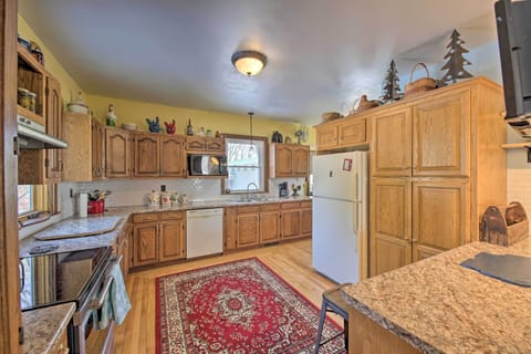 Fully Equipped Kitchen | 1st Floor | Dishwasher