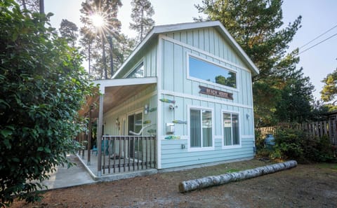 Whispering Pines is a main house PLUS a separate guest house. 