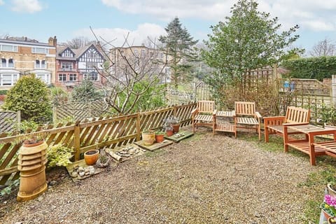 The Garden Flat, Scarborough - Host & Stay