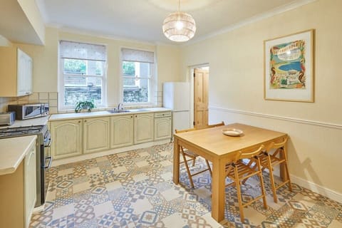 The Garden Flat, Scarborough - Host & Stay