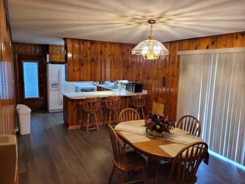 KITCHEN & DINING ROOM