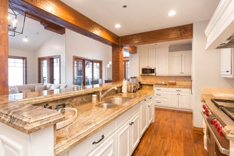 Flooring, Hardwood, Indoors, Room, Kitchen