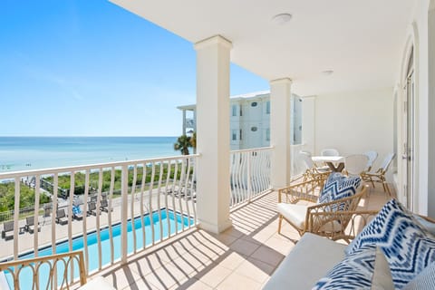 Ocean and pool views.