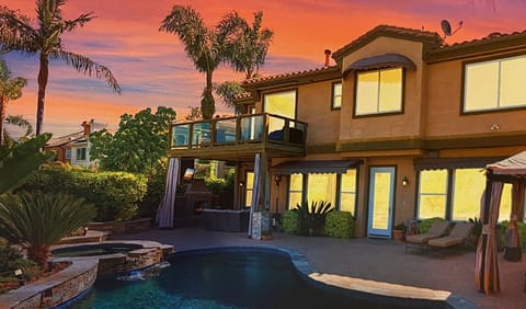 Entertainer backyard