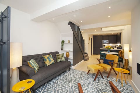 Open plan lounge, dining and kitchen