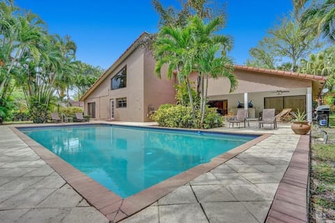 Take in the beautiful scenery of the Palm Aire Country Club right in your backyard