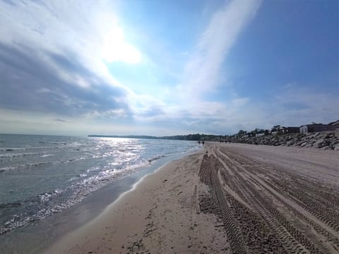 Wyldewood Beach, post dinner walk on a quiet Saturday evening, May 2022