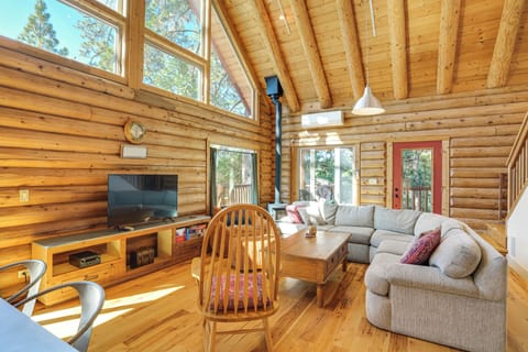 Groveland Vacation Rental | 5BR | 3BA | 2,245 Sq Ft | Steps Required