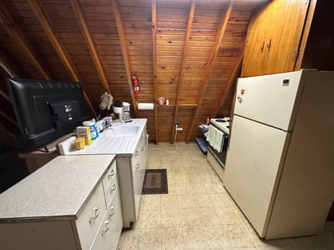 Homey Hideaway - kitchen