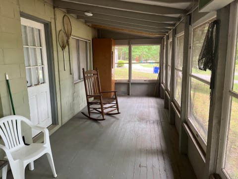Cozy Cabin - Porch