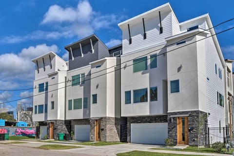 Houston Vacation Rental | 3BR | 3.5BA | 2,218 Sq Ft | Step-Free Access 