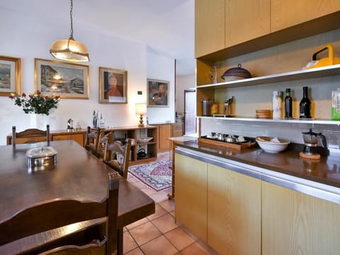 Food, Property, Countertop, Tableware, Picture Frame, Building, Kitchen Appliance, Shelf, Wood, Interior Design