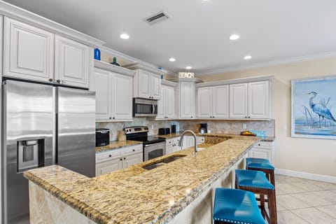 Fully equipped kitchen