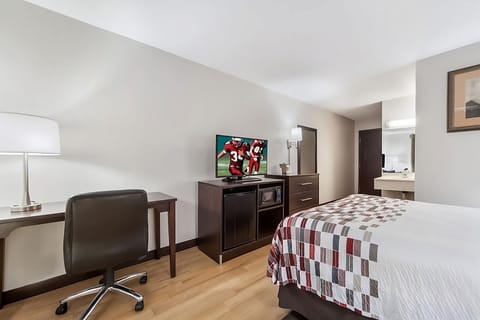 Unit with Queen size bed The exact unit will be assigned upon arrival. Views, colors, and decor may vary