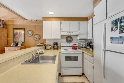 Room, Indoors, Kitchen, Flooring, Furniture