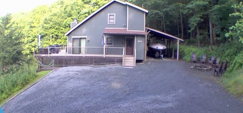 Driveway and entrance 