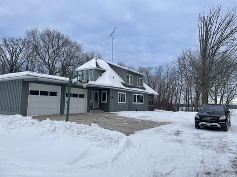 Winter view of the South / West side of home and basketball hoop. 
