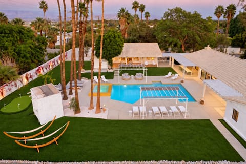 Welcome to Solaris, Your Palm Springs Sunny Getaway!
