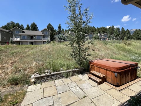 Ahhh the private hot tub in the backyard. Lovely all year round.