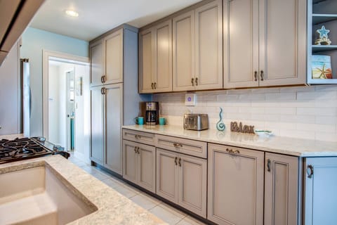 Discover a beautifully appointed kitchen, ideal for crafting your favorite culinary delights.