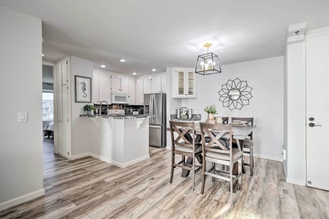 Dining Area | Full Kitchen