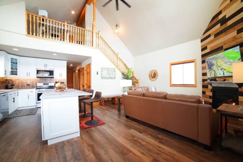 With a group-friendly open layout, this home provides the ideal space to unwind and recharge during your time in Teton Valley.