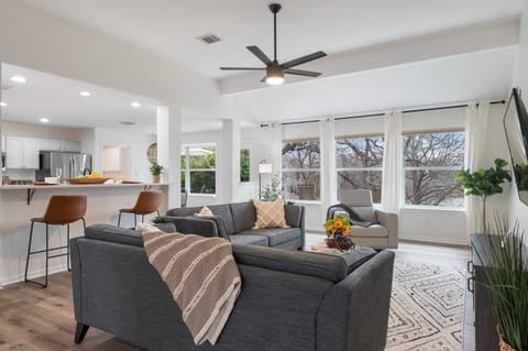 Modern, Stylish Decor