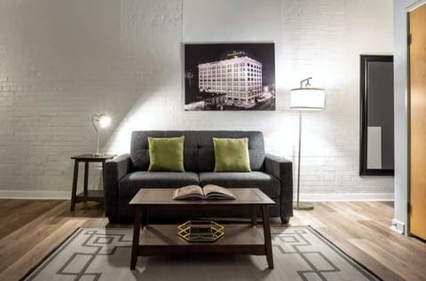 CozySuites 2BR King with Direct Skybridge Access