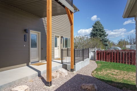 306 309 HillsviewRd 05