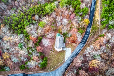 Experience the best of both worlds – a quiet and private retreat surrounded by nature, yet just minutes away from the Parkway and all the attractions in Pigeon Forge.