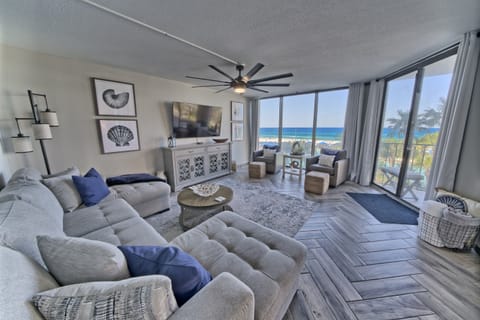 Living area has a new sleeper sofa, new smart tv and the most amazing views ever as well as beautiful modern coastal decor