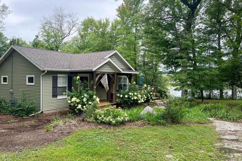 Newaygo Vacation Rental | 2BR | 1BA | 910 Sq Ft | Stairs Required for Access