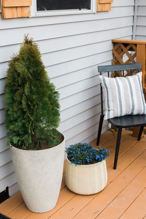 Front porch : with two chairs for sipping hot coffee in the morning 