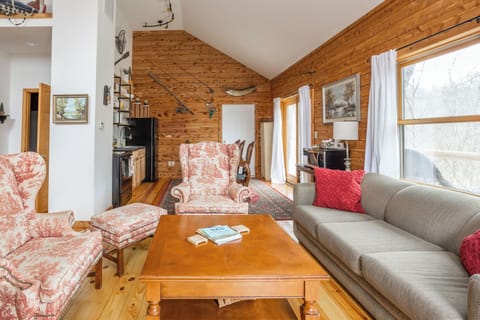 Timber Nook / Upper Level (2)