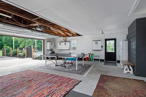 Garage of Main House - Ping Pong, Bead Bag Boards, Extra Fridge, other yard game