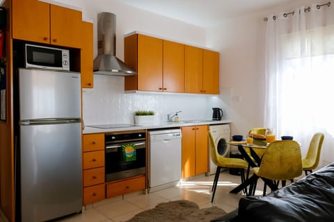 Kitchen with Washing Machine & Dishwasher 