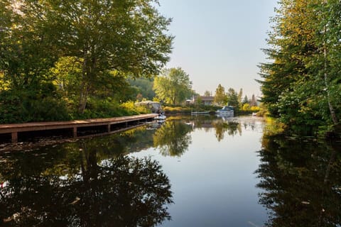 Private dock with direct access to the lake.