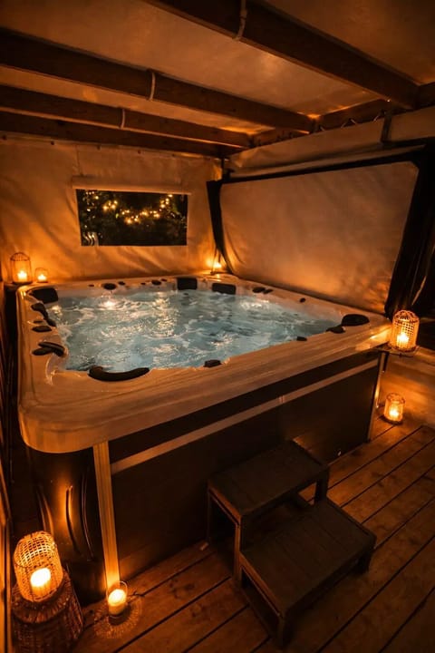 Indoor spa tub