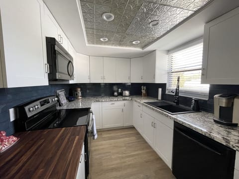 Kitchen-Equipped with Kuerig, air fryer, blender, mixer, & crockpot.