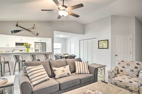 Living Room | Free WiFi (600 Mbps)