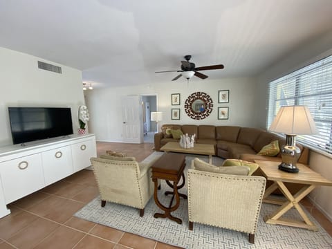 Living Area with LCD TV & wireless Internet