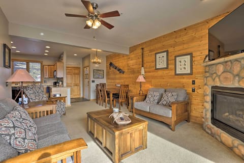 Living Room | 1st-Floor Unit | Single-Story Condo
